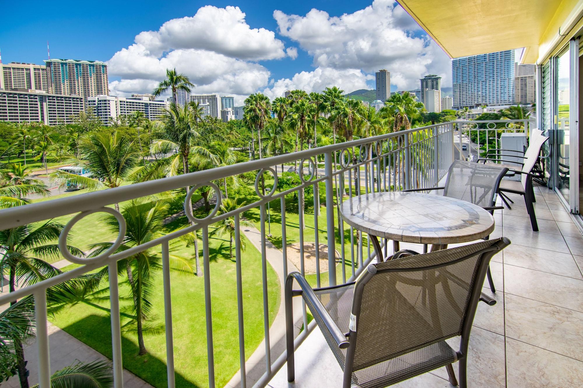 Waikiki Shore by Outrigger Honolulu Bagian luar foto