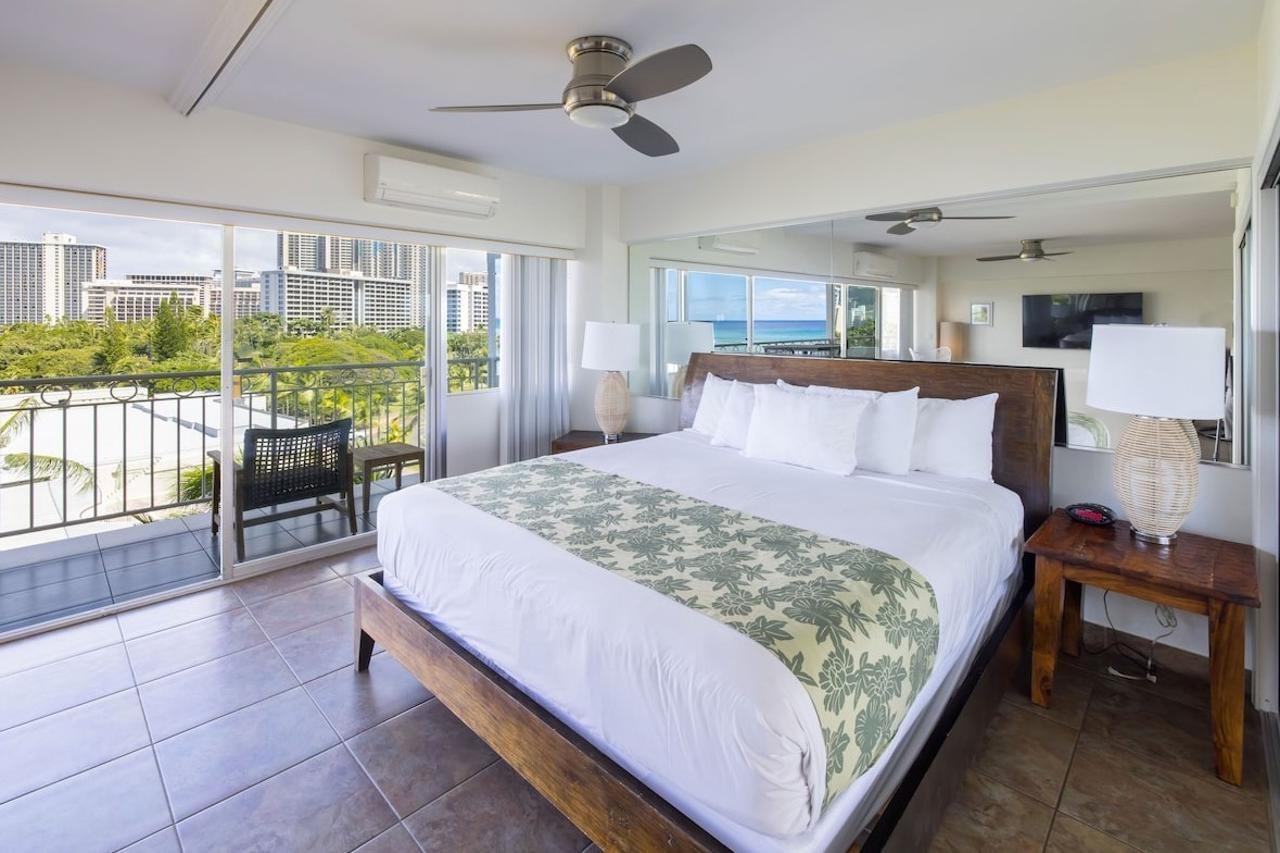 Waikiki Shore by Outrigger Honolulu Bagian luar foto